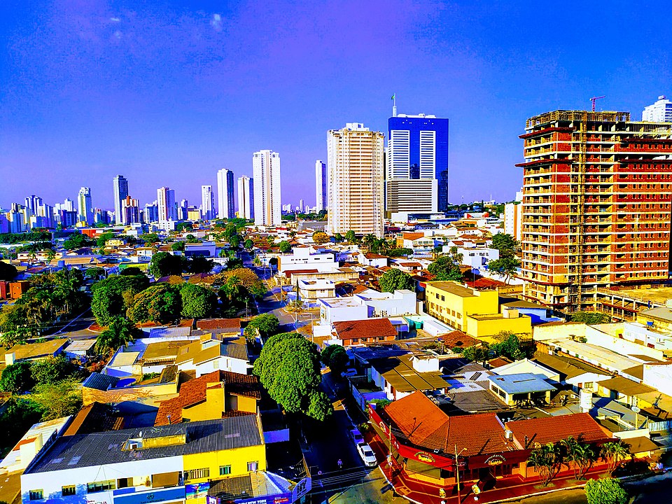 Goiânia perdeu apenas para Brasília entre as capitais. E ficou em quarto lugar geral, atrás també de Gavião Peixoto (SP) e São Carlos (SP).  Goiânia possui uma área de 739 km², sendo uma das maiores capitais em extensão territorial no Brasil. A cidade tem aproximadamente 1,6 milhão de habitantes, sendo a segunda mais populosa da região Centro-Oeste, atrás apenas de Brasília.
-Boaventuravinicius wikimedia commons 
