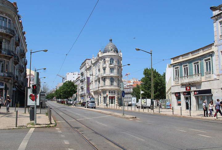 O topo é Arroios, em Lisboa. O local foi fundado em 2013 e talvez por isso seja tão moderno, com muitos museus, praças e abriga o famoso restaurante Ramiro, considerado o melhor da capital portuguesa. Também tem o Mezze, restaurante administrado por mulheres e que serve comida árabe. 
