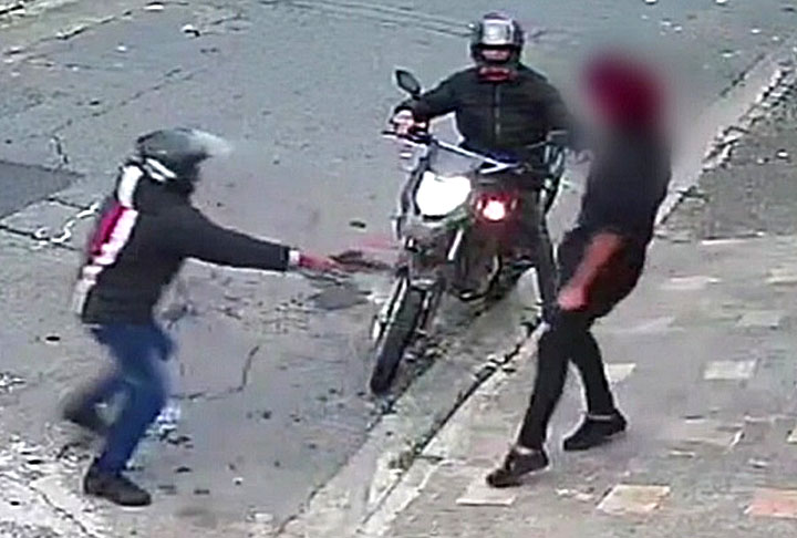 10) MEDO PERMANENTE - Embora a violência seja uma realidade nas grandes cidades, é necessário filtrar os pensamentos. Tomar cuidado na rua, sim. Mas pensar nisso o tempo inteiro pode indicar crise de ansiedade. -Reprodução de vídeo do site band.uol.com.br