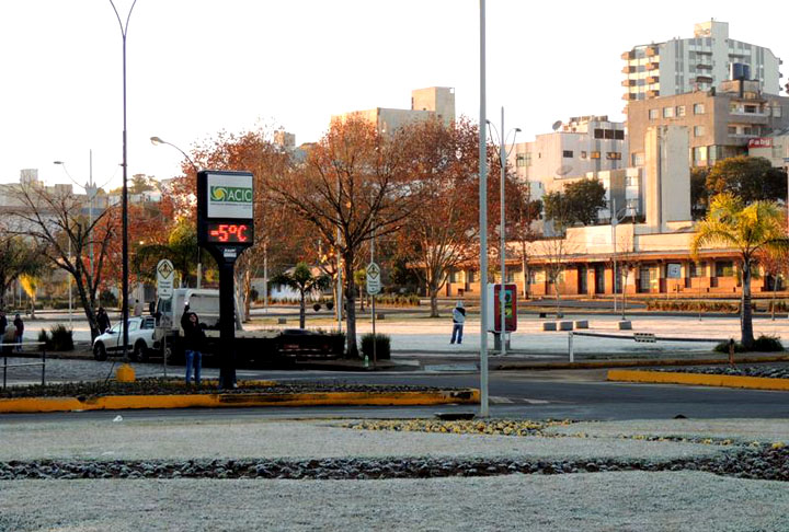 Caçador (SC) - Fica a 920 metros de altitude e tem 79 mil habitantes. Embora a média no inverno seja de 4ºC, foi a cidade que registrou oficialmente a menor temperatura no Brasil: -14ºC, em 1952.