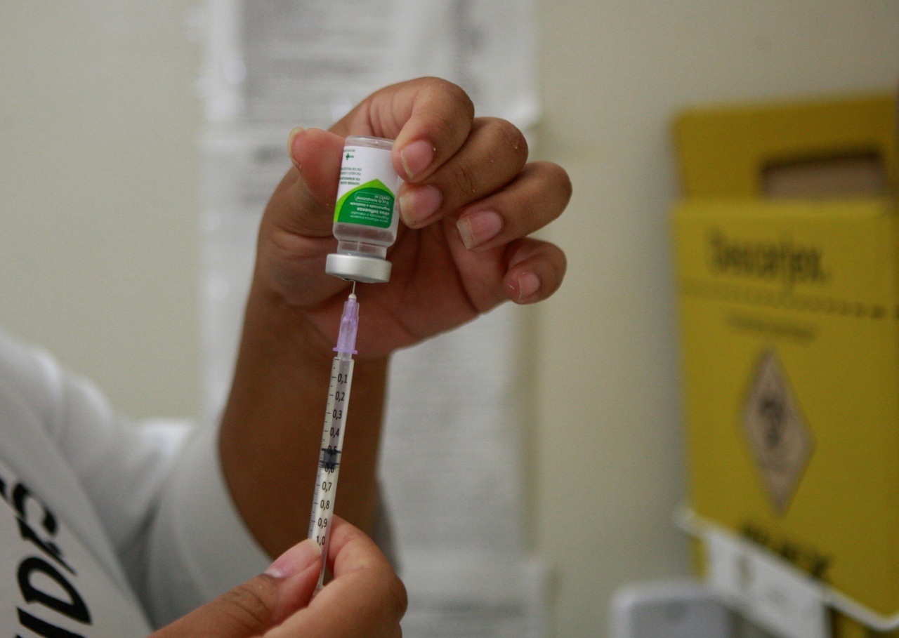 Em 2024, nenhuma das 17 vacinas monitoradas alcançou uma cobertura de pelo menos 90%. Assim, o foco foi a  DTP1, que protege contra difteria, tétano e coqueluche. e é um marcador de acesso aos serviços de imunização de rotina. Ele contribui para identificar crianças que não receberam nenhuma vacina.