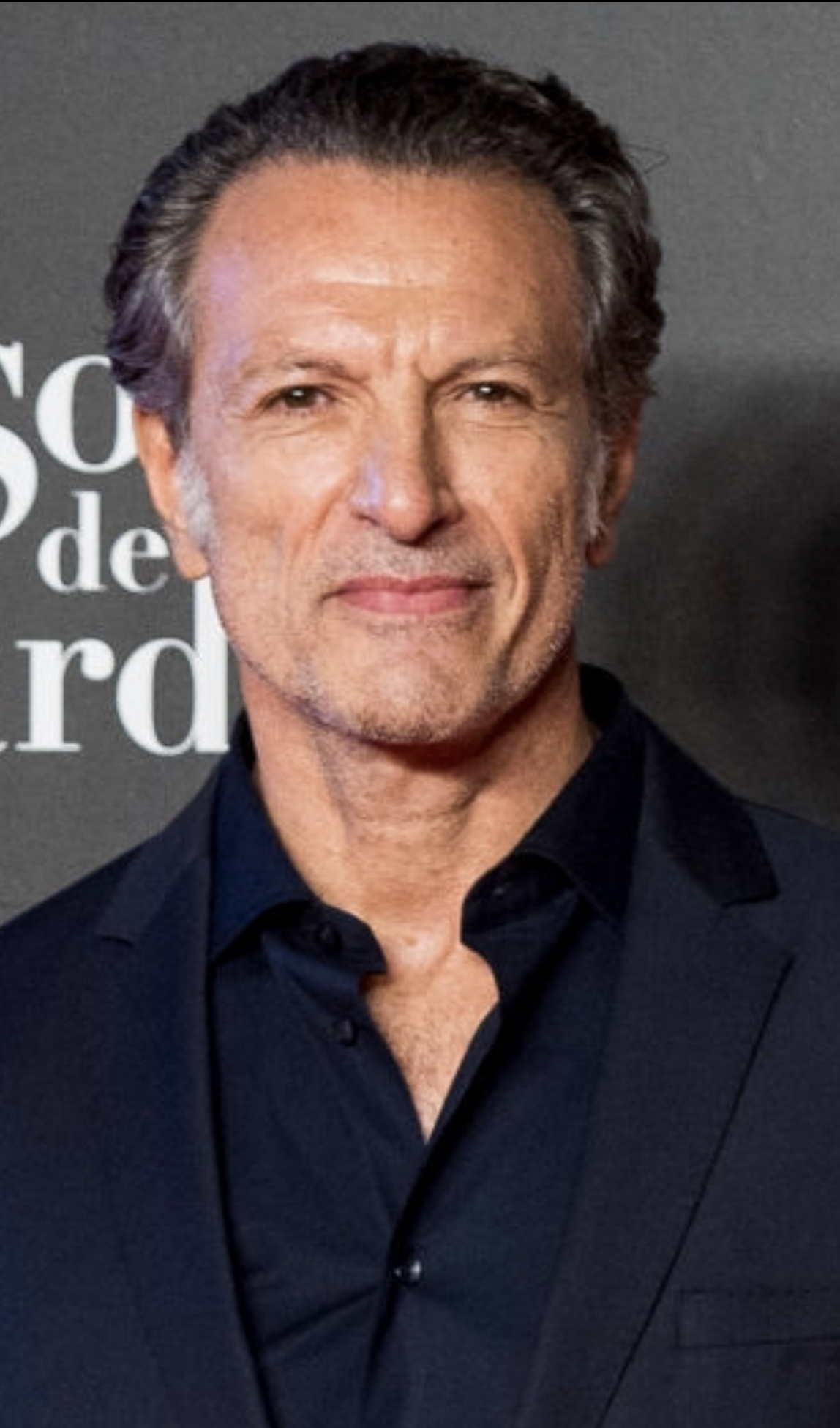 <p>Cosimo Fusco – Italiano – Interpreta o padre Simeon </p>
