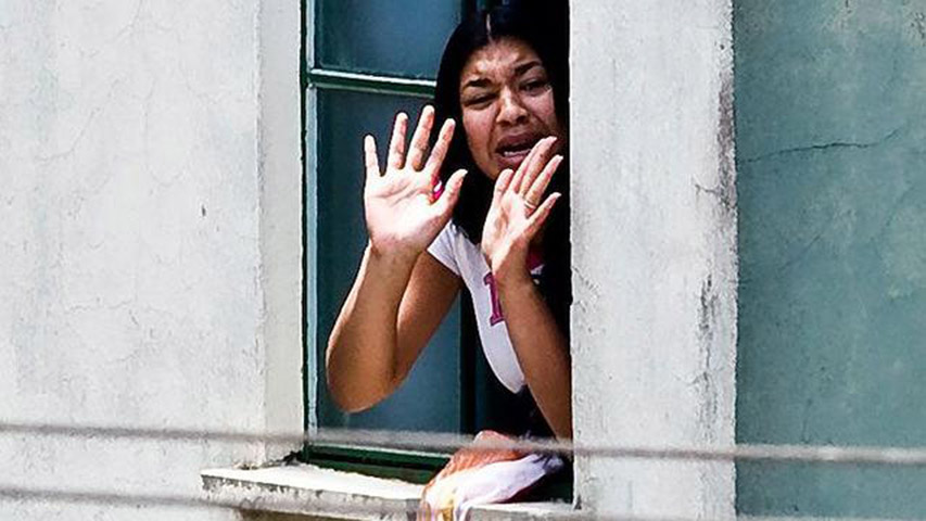 17 de outubro de 2008 - Eloá Pimentel foi feita refém na cidade de Santo André por Lindemberg Alves, ex-namorado da vítima. Após mais de 100 horas de cárcere privado a polícia invadiu o local, mas Eloá levou um tiro do ex-companheiro e faleceu no hospital.