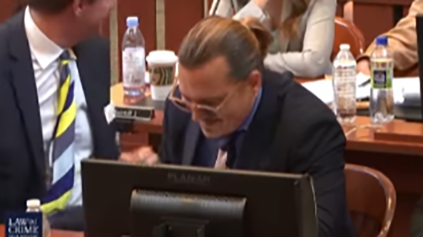 Esse jurado, cujo nome não foi revelado, é um dos cinco homens que analisaram o caso. Ele disse que Johnny Depp transmitia mais veracidade no comportamento e no discurso. 