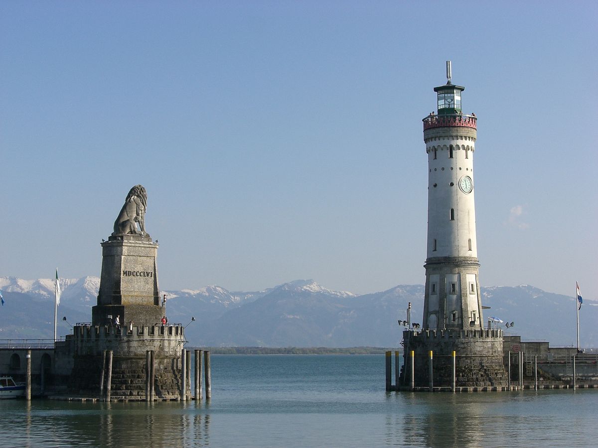 Lindau (Alemanha) â?? Ilha pitoresca no Lago de ConstanÃ§a, com vistas espetaculares e um porto histÃ³rico.
