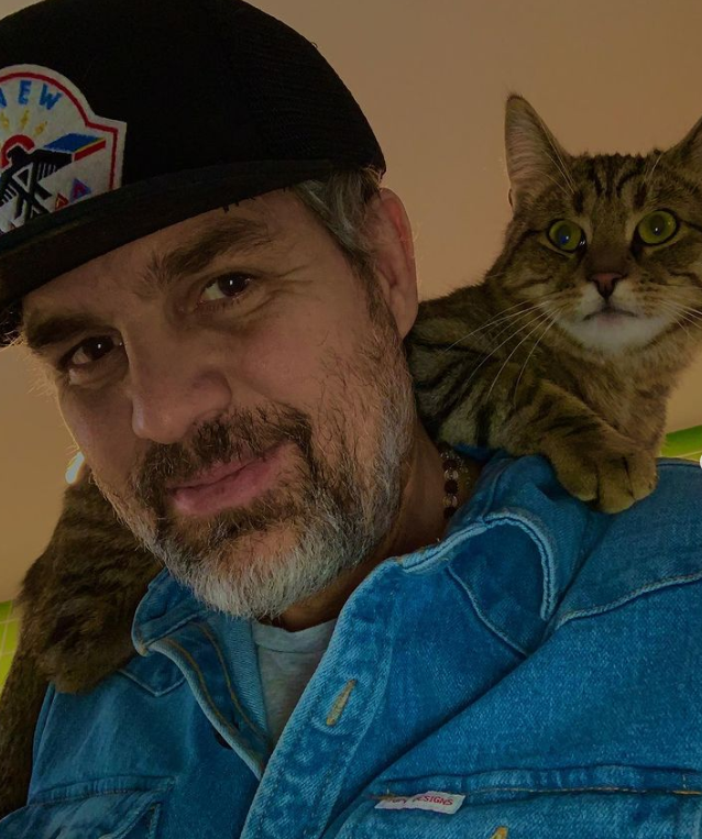 Em 2002, o ator foi diagnosticado com um tumor cerebral benigno (schwannoma vestibular) e passou por cirurgia que causou paralisia facial temporária e perda de audição no ouvido esquerdo. Mesmo assim, ele superou o desafio e retomou a carreira com sucesso.
