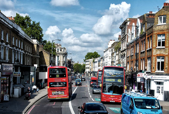 A 11ª posição é de Peckham, em Londres. É considerado o bairro mais diverso da Inglaterra, o que traz uma rica variedade cultural. Tem muitos pubs, galerias e abriga o Rye Wax, uma famosa loja de discos. 