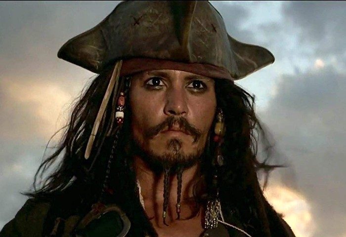 Johnny Depp – Depp não tinha a intenção de ser ator; seu grande sonho era ser músico. Acabou indo a um teste apenas para acompanhar um amigo (Jackie Earle Haley), mas o ator Nicolas Cage o incentivou a tentar o papel, o que deu início à sua carreira no cinema.