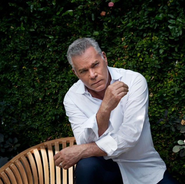 Liotta estava no país do Caribe para as gravações do filme "Dangerous Waters" e morreu em decorrência de problemas cardíacos e respiratórios.  