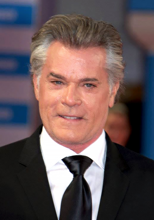 No dia 18/12/2024, o ator Ray Liotta teria feito 69 anos. Nascido em Nova Jersey, nos EUA, ele teve sólida carreira e morreu, aos 67 anos, em Santo Domingo, na República Dominicana. 