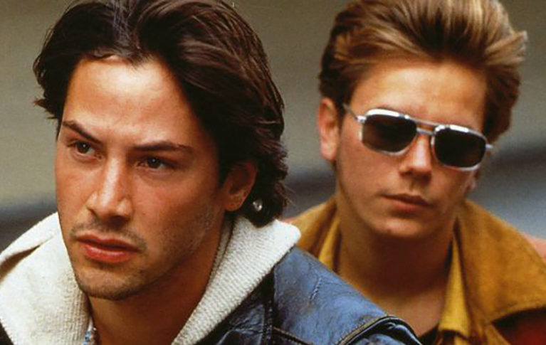 Keanu Reeves tornou-se amigo de River Phoenix, com quem atuou em "Garotos de Programa" (1991). A morte de River por overdose abalou muito o amigo.