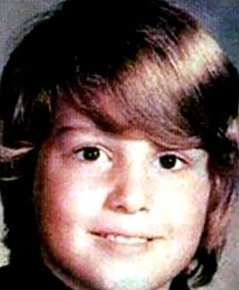 Seu nome verdadeiro é John Christopher Depp II. Ele nasceu em Owesnboro, no Kentucky, em 9/6/1963. 