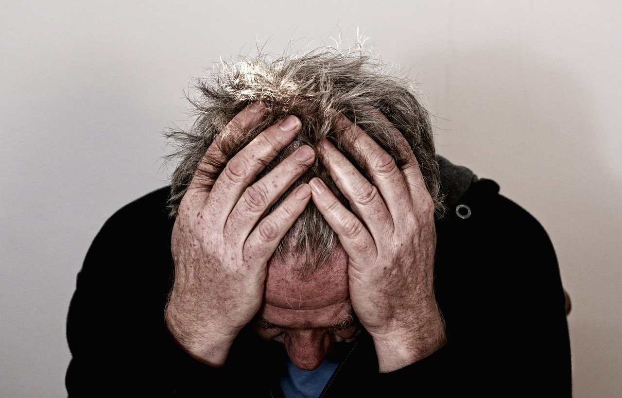 Num mundo frenético, com estresse constante, alguns sinais podem revelar que a pessoa está ultrapassando limites, permitindo que o nervosismo saia do "normal" do cotidiano para tornar-se um fardo difícil de carregar.-Gerd Altmann pixabay