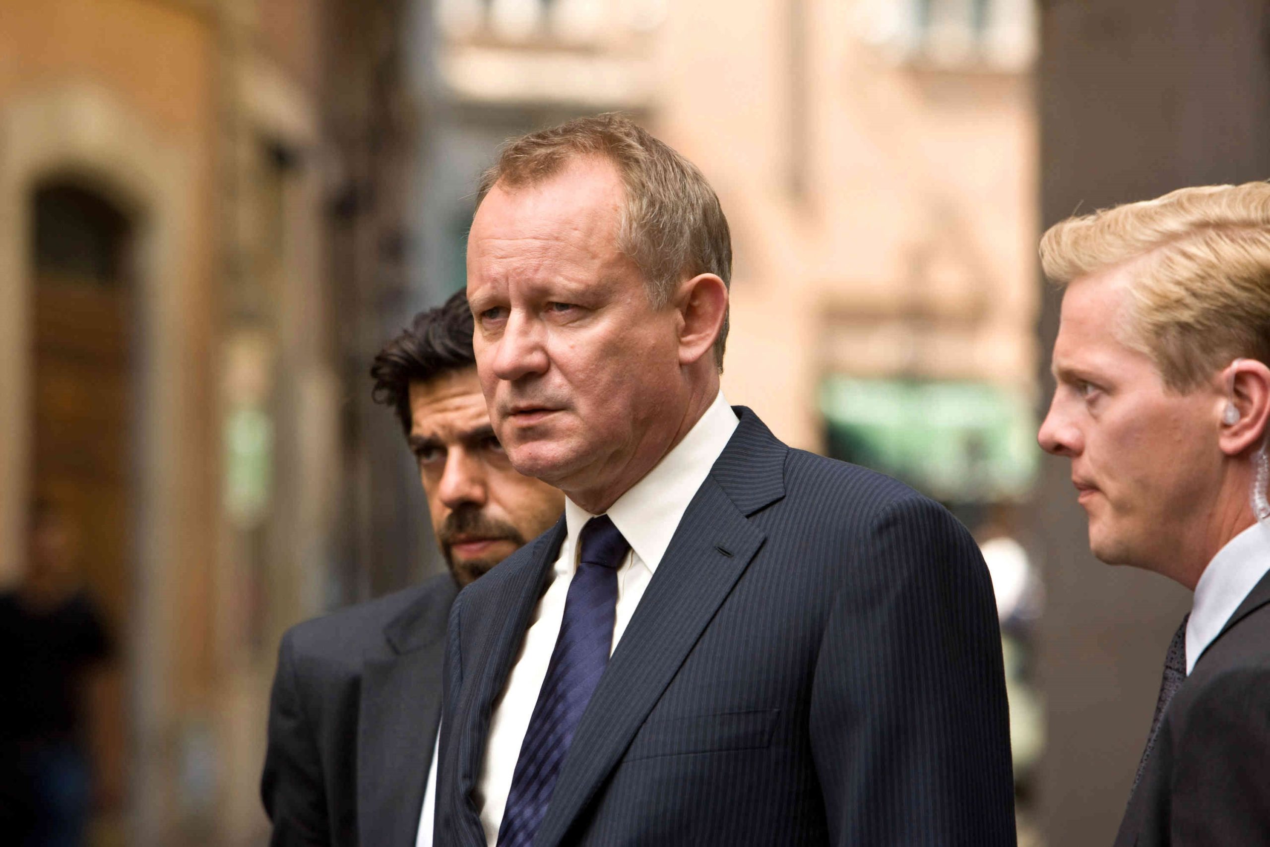 <p>Stellan Skarsgard – Sueco – Interpreta o Comandante Richter.  </p>
