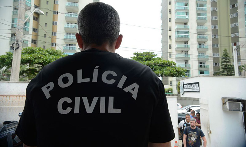 Em 16 de outubro, a PolÃ­cia Civil executou quatro mandados de busca e apreensÃ£o em residÃªncias de pessoas suspeitas de terem participado da gravaÃ§Ã£o e da divulgaÃ§Ã£o do vÃ­deo. 
