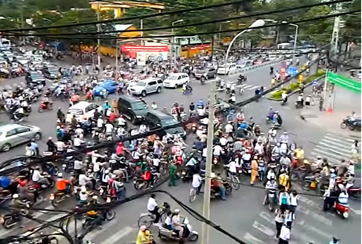 Hanói (Vietnã) - A capital vietnamita tem 6,4 milhões de habitantes em 3.300 km². Densidade de 1.930 habitantes por km².  - Youtube Canal Halo Effect
