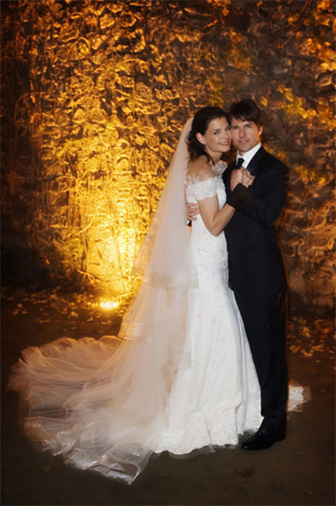 Por fim, de 2006 a 2012, Tom Cruise viveu com a atriz Katie Holmes. Do casamento nasceu a filha Suri.