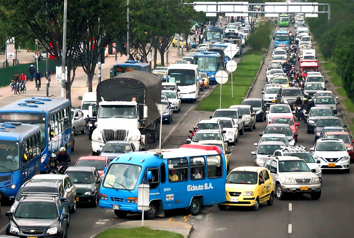 Bogotá (Colômbia) - A capital colombiana tem uma área urbana de 384 km² com 7,3 milhões de habitantes. Uma densidade de 19.200 pessoas por km².  - Reprodução copiada do site circuitod.com.br