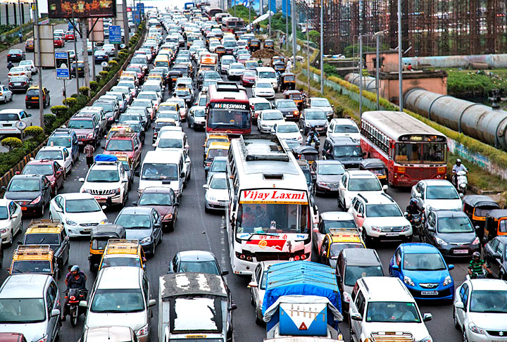 Mumbai (Índia) - Também chamada de Bombaim, é a maior cidade da Índia. Fica na costa oeste do país. Mumbai tem 12,4 milhões de habitantes em 437 km². Densidade demográfica de 28 mil pessoas por km² - Maciej Dakowicz - Flickr