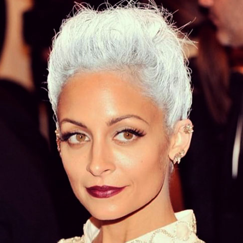 Nicole Camille Richie é uma socialite e estilista norte-americana, filha do consagrado cantor, Lionel Richie, que a adotou quando ela tinha 2 anos .Desde 2013, a empresária tem seu próprio reality show, chamado 