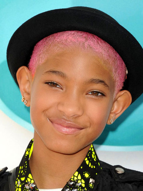 Willow Smith, também referida como WILLOW, é uma cantora e atriz estadunidense, filha dos atores Will Smith e Jada Pinkett Smith e irmã de Jaden Smith e Trey Smith.