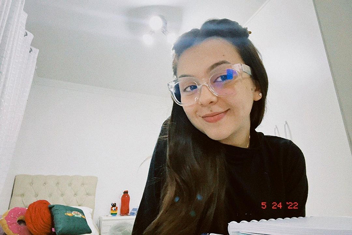 Na sequência do texto, ela relatou também abusos psicológicos que sofreu, quando o médico não teve empatia com ela. A jovem ainda queixou-se do fato de ele querer exigir que ela amasse o bebê porque 50% do DNA era dela.

