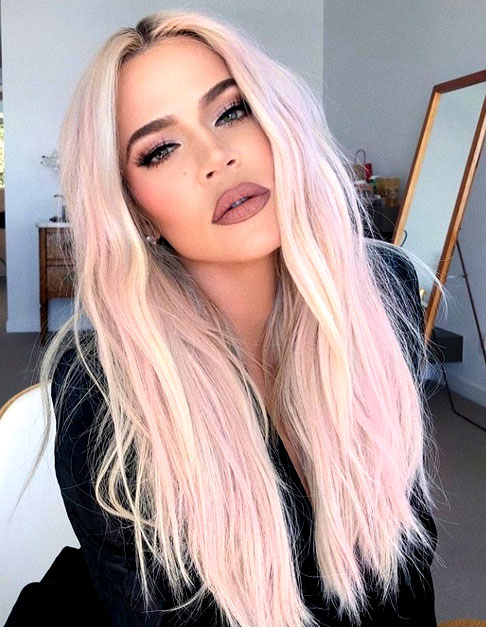 Khloé Kardashian é uma empresária, modelo, influencer e socialite estadunidense, famosa por suas aparições nos programas 