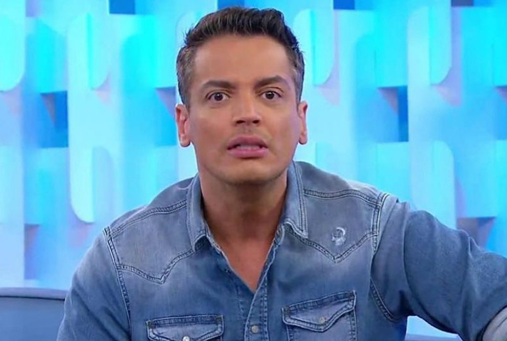 Em seguida, Danilo Gentili tentou tirar algo a mais de Léo Dias e o indagou se tinha a ver com uma suposta orgia de famosos em Fernando de Noronha. O entrevistado desconversou: 