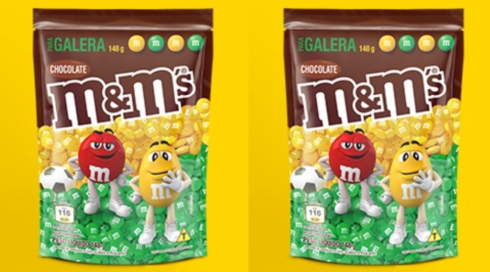 Na época da Copa do Mundo do Qatar, a empresa Mars lançou uma versão verde e amarela no mercado em alusão ao Brasil no Mundial.