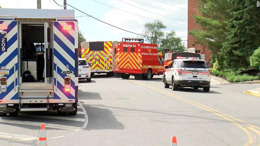Eles foram retirados duas horas depois da queda. Houve uma mobilização fora e dentro da fábrica e o acidente insólito chamou muito a atenção. 
