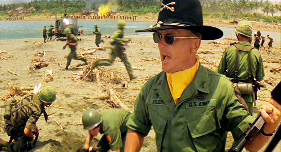 Ator, produtor e cineasta, Duvall ganhou Oscar por "Força do Carinho" (1983), mas é mais lembrado como o  tenente-coronel Bill Kilgore em "Apocalypse Now" (1979 - foto), que lhe valeu outras premiações, e o advogado Tom Hagen na saga "O Poderoso Chefão"