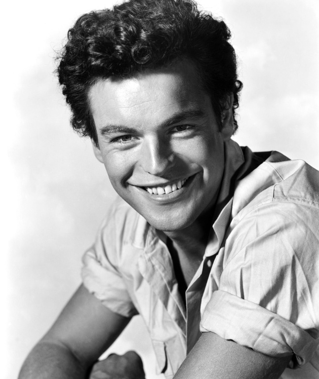 Robert Wagner começou a carreira em 1951, no filme "The Frogmen".  - Domínio público