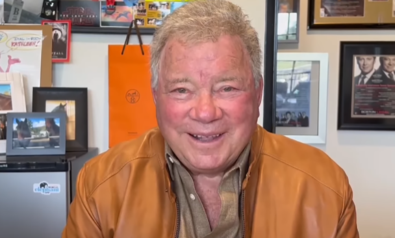 William Shatner - Nasceu em 22/3/1931 em Quebec (Canadá). Continua atuante. Intérprete de Lord Ogmba, em 2019, em "Creators: The Past". Apresentador da série documental O Inexplicável, na Discovery. 