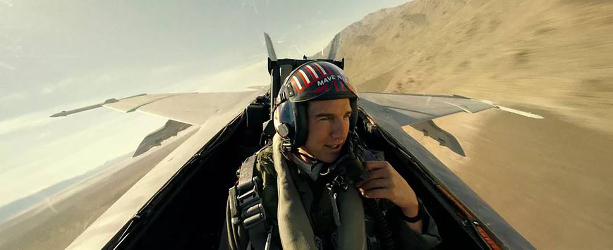 "Na maior parte do tempo eu olhava para um pedaço de fita preta e imaginava tudo (o belo cenário que aparece no telão) .Me fez querer fazer algo como Top Gun", disse Cruise, que acabou conseguindo papéis em grandes filmes no decorrer de sua trajetória.