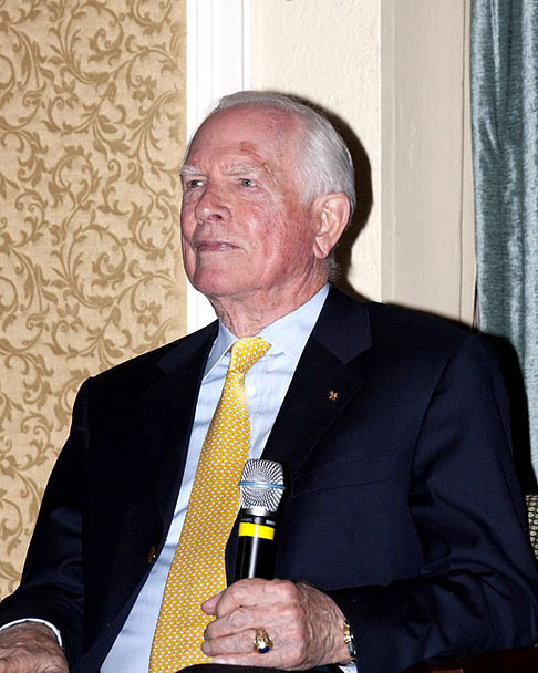 Atualmente, David Scott está com 92 anos.  Ele faz parte do Hall da Fama Espacial Internacional do Museu de História Espacial do Novo México e do Hall da Fama dos Astronautas dos Estados Unidos. -Domínio Público - Wikimédia Commons