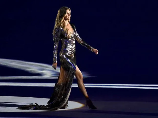 Em 2016, ela participou da cerimônia de abertura dos Jogos Olímpicos do Rio. E desfilou, lembrando 