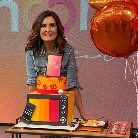 Em junho de 2012, estreou o programa matinal “Encontro com Fátima Bernardes”, um programa de variedades que mistura jornalismo e entretenimento na TV Globo. Fátima permaneceu no comando do “Encontro” até 1º de julho de 2022, quando transferiu a apresentação do programa para Patrícia Poeta e Manoel Soares.
