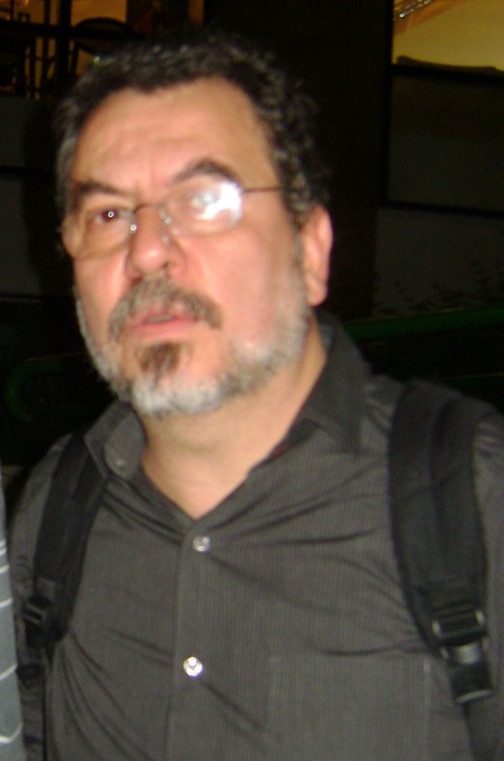 Jorge Furtado - O cineasta gaÃºcho Ã© ateu e critica o fanatismo: "A maioria das pessoas que conheÃ§o - e a maioria das que amo - acredita em Deus. Tudo bem, desde que nÃ£o queiram impor sua fÃ©". 