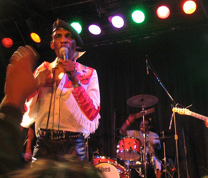 Desmond Dekker - Cantor e compositor jamaicano, foi um dos primeiros a ser considerado uma lenda do Reggae. Seus maiores sucessos foram 