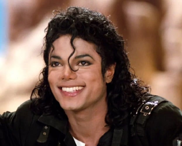 Apelidado de "Rei do Pop", Michael Jackson é considerado um dos ícones culturais mais importantes e influentes de todos os tempos.