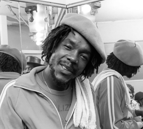 Peter Tosh - Jamaicano, pioneiro do reggae/ska, foi militante em defesa dos direitos humanos e da legalizaÃ§Ã£o da maconha. Recebeu Grammy por Melhor Ãlbum de Reggae em 1988. Foi morto por um assaltante em 1987, aos 42 anos.  