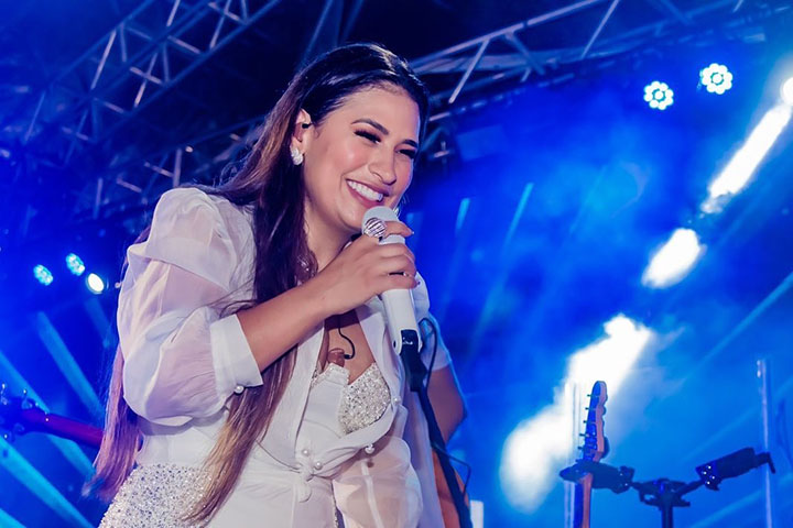 Mesmo em meio a uma série de boatos envolvendo desentendimentos com a irmã, Simone seguiu fazendo sucesso com a carreira solo.-Reprodução Instagram @simonemendes