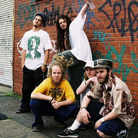 Soldiers of Jah Army - Banda criada em 1997 nos Estados Unidos, tem o cantor Jacob Hemphill nos vocais. 