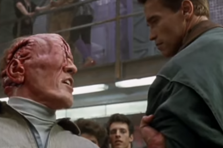 Arnold Schwarzenegger também já viveu um homem ligado a Marte na ficção "O Vingador do Futuro", de Paul Verhoeven, em 1990. 