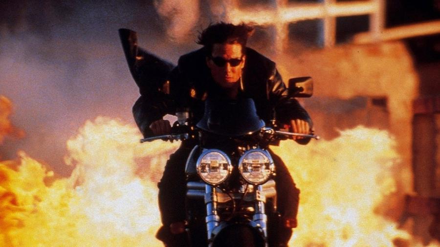 Tom Cruise - É fã de motos e dispensa dublês em muitas cenas que envolvem perseguições sobre duas rodas nos filmes de ação que ele protagoniza. Cruise usou sua Triumph Speed Triple em "Missão Impossível 2". 