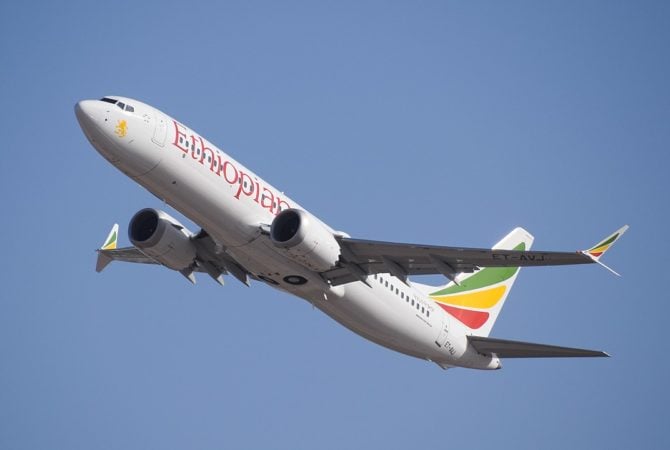 Pra quem não viu: Pilotos caem no sono e não pousam avião!