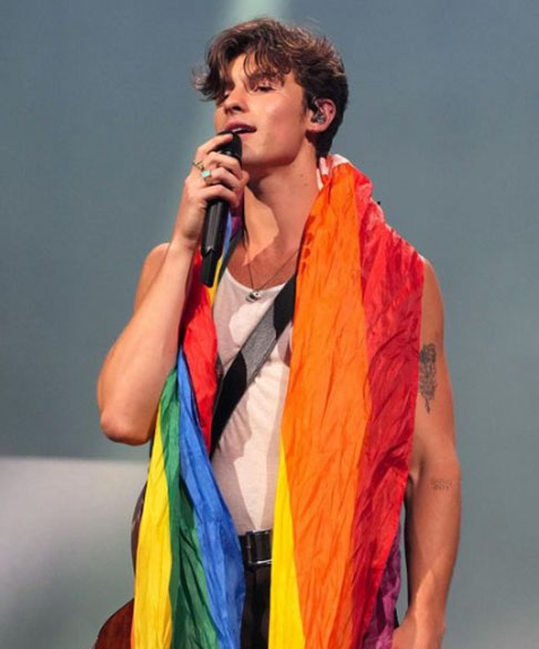 Shawn Mendes - Em 2022, o cantor canadense tomou a decisão de encerrar sua turnê “Wonder”, cancelando mais de 80 shows que ainda restavam, com o objetivo principal de cuidar de sua saúde mental. 