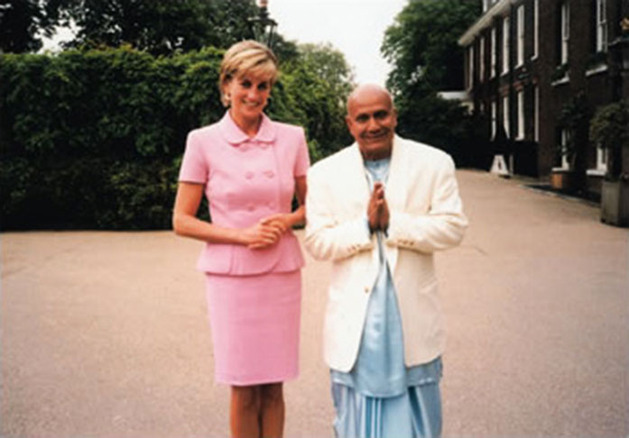 Ela se encontrou com Sri Chinmoy (1931-2007), filósofo indiano, conhecido por promover eventos públicos sobre o tema de paz interior e harmonia mundial. Ele promovia concertos e meditações. 