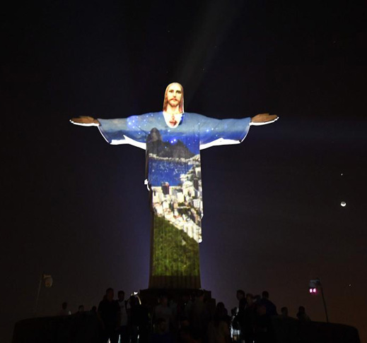 Durante o ano, diversos eventos são realizados na base do Cristo, como missas, shows e apresentações culturais.-Twitter @Blog_Soberano