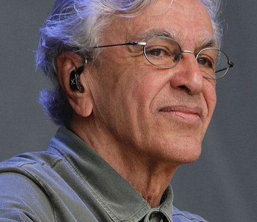 Caetano Veloso, 83 anos: ainda sentindo a perda de Preta Gil, cantor recebe homenagens